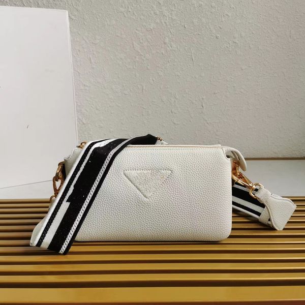 designer women's classic this shoulder strap is made of imported deer skin pattern cowhide and comes with a fabric long shoulder strap
designer women's classic this shoulder strap is made of imported deer skin pattern cowhide and comes with a fabric long shoulder strap
