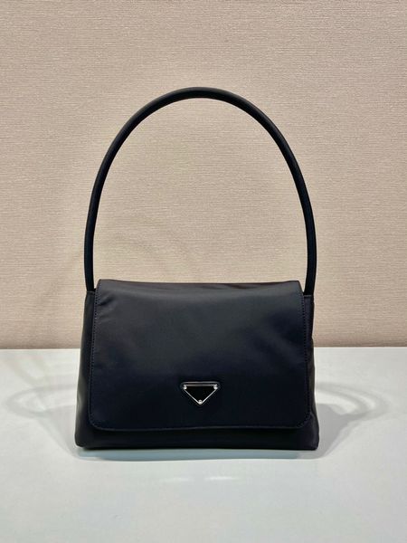 2023 new women's tote bag high-end quality shoulder bag with nylon fabric, flap design and portable and shoulder capacity space
2023 new women's tote bag high-end quality shoulder bag with nylon fabric, flap design and portable and shoulder capacity space