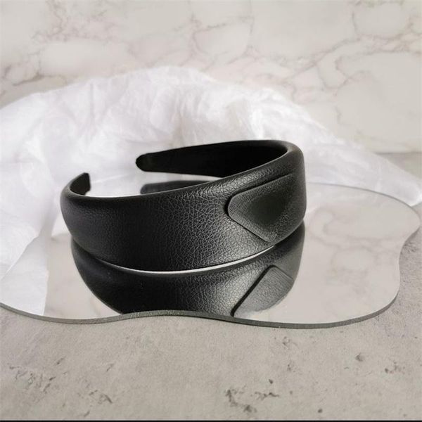 luxury designer sponge headbands hair bands for women girl brand elastic letter p headband sports fitness headband head wrap hair accessorie, Silver
luxury designer sponge headbands hair bands for women girl brand elastic letter p headband sports fitness headband head wrap hair accessorie, Silver