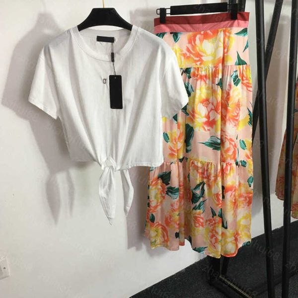 23ss skirt set womens designer clothing tie up waist short sleeve t-shirt floral print high waist skirt sets womens clothing a1, White
23ss skirt set womens designer clothing tie up waist short sleeve t-shirt floral print high waist skirt sets womens clothing a1, White