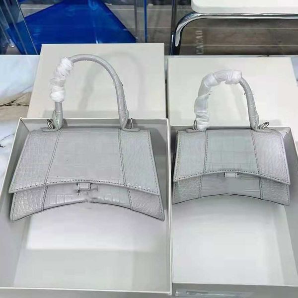 mini designer bag fashion totes handbags hourglass women half moon evening cross body stone leather retro letter pendant luxury tote purse w
mini designer bag fashion totes handbags hourglass women half moon evening cross body stone leather retro letter pendant luxury tote purse w