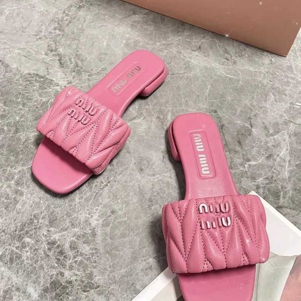 new mius beach sandals shoes women slide designer family 2023 slippers women's comfortable outwear pleated leather flat heel casual coo
new mius beach sandals shoes women slide designer family 2023 slippers women's comfortable outwear pleated leather flat heel casual coo