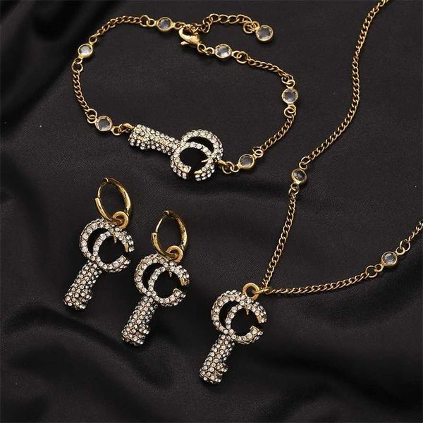 2023 gujia new key fashion old jewelry set women's necklace bracelet g letter earrings, Golden
2023 gujia new key fashion old jewelry set women's necklace bracelet g letter earrings, Golden