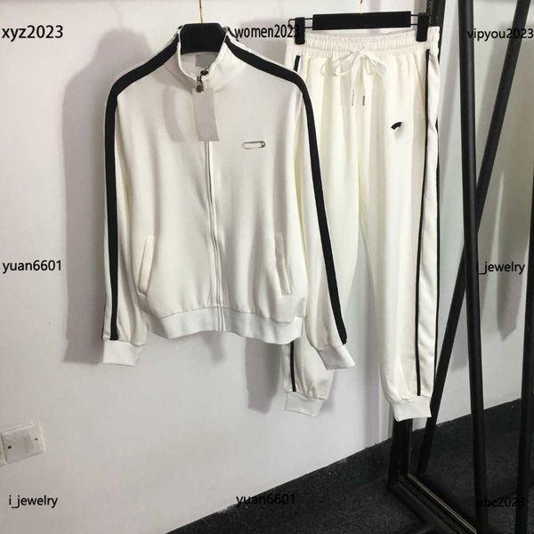 women tracksuits designer sports suit 2pcs standing collar long sleeve zipper coat and casual trousers luxurious june26, Gray
women tracksuits designer sports suit 2pcs standing collar long sleeve zipper coat and casual trousers luxurious june26, Gray