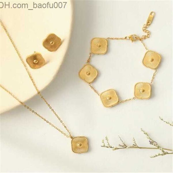 pendant necklaces designer pendant jewelry female necklace bracelet earrings 3-piece set made of stainless steel 18k gold wholesale z230629, Silver
pendant necklaces designer pendant jewelry female necklace bracelet earrings 3-piece set made of stainless steel 18k gold wholesale z230629, Silver