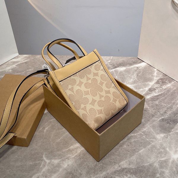 multicolors designer leather handbag lady field mini cally tote original totes purse shoulder bag coac luxury handbags totes bags size 14x16
multicolors designer leather handbag lady field mini cally tote original totes purse shoulder bag coac luxury handbags totes bags size 14x16