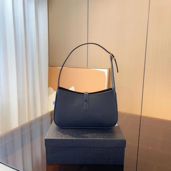 adjustable shoulder strap bag beach bag shoulder bag well-known syl fashion bag wandering bag ladies classic blue underarm bag brand handbag
adjustable shoulder strap bag beach bag shoulder bag well-known syl fashion bag wandering bag ladies classic blue underarm bag brand handbag