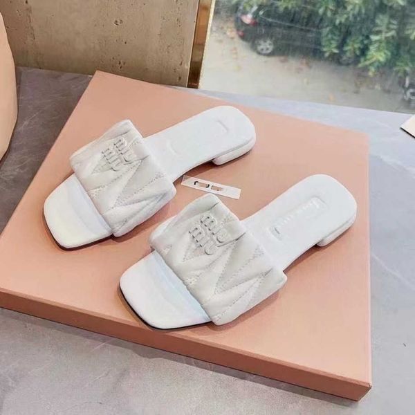designer shoes women slide mius sandals family beach slippers for flat bottoms 2023 summer new flip flops pleated square toe on outside jsv6
designer shoes women slide mius sandals family beach slippers for flat bottoms 2023 summer new flip flops pleated square toe on outside jsv6