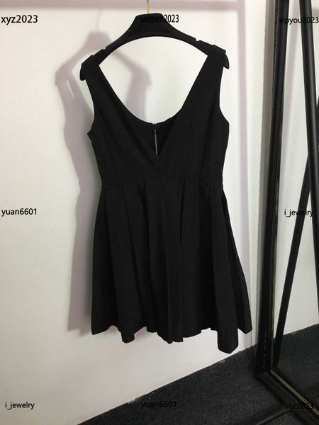 womens designer clothing girl dress v-neck zipper strap dress size s-l solid color pleated skirt, Black;gray
womens designer clothing girl dress v-neck zipper strap dress size s-l solid color pleated skirt, Black;gray