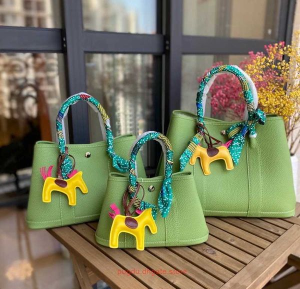 luxury designer tote bags h home party garden online store 2023 new layer cowhide litchi grain 25cm 30cm 36cm garden bag leather handbag ver
luxury designer tote bags h home party garden online store 2023 new layer cowhide litchi grain 25cm 30cm 36cm garden bag leather handbag ver