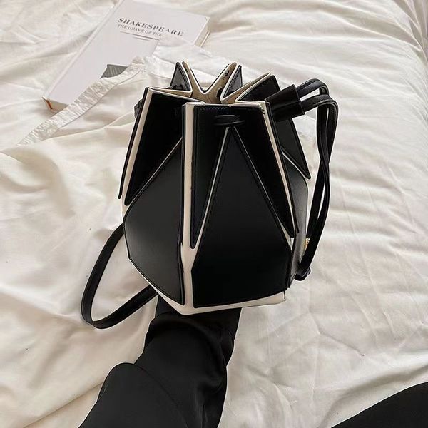 the latest mainstream niche folding bucket bag advanced sense of shoulder bag fashion all-in-one handbag
the latest mainstream niche folding bucket bag advanced sense of shoulder bag fashion all-in-one handbag