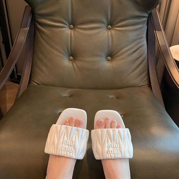 women designer mius slide beach sandals family shoes pleated square slippers for 2023 summer new fashion flat bottom women's external w
women designer mius slide beach sandals family shoes pleated square slippers for 2023 summer new fashion flat bottom women's external w