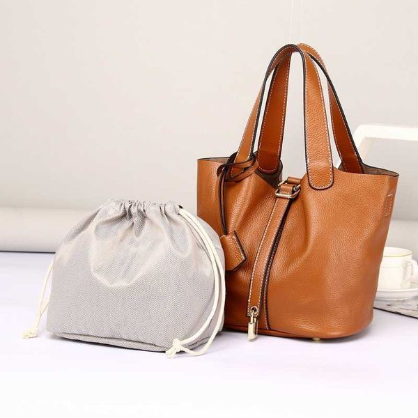 vegetable basket bag women's genuine leather child mother bucket bag head leather handbag simple large capacity handbag
vegetable basket bag women's genuine leather child mother bucket bag head leather handbag simple large capacity handbag