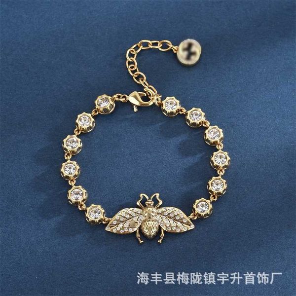 2023 gujia/light luxury edition small and slim classic bee set diamond bracelet/super quality, Black
2023 gujia/light luxury edition small and slim classic bee set diamond bracelet/super quality, Black