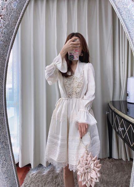 new s-elf - portrait lace patchwork beige long sleeved doll lapel small loose fitting dress, Black;gray
new s-elf - portrait lace patchwork beige long sleeved doll lapel small loose fitting dress, Black;gray