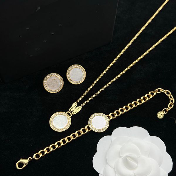 gold chain circular pendant beauty head enamel signet brass material necklace bracelet earring set ladies designer jewelry birthday annivers, Black
gold chain circular pendant beauty head enamel signet brass material necklace bracelet earring set ladies designer jewelry birthday annivers, Black