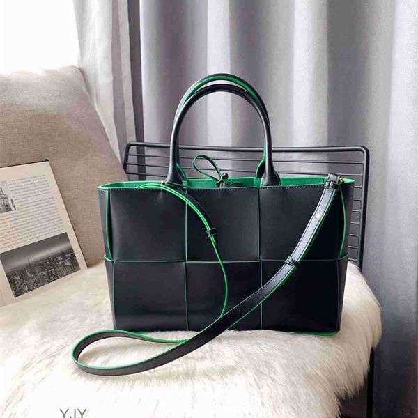 tote luxury bag bottegas bvs tote bag women's large capacity commuter bag women's work bag handheld arco bag genuine leather black
tote luxury bag bottegas bvs tote bag women's large capacity commuter bag women's work bag handheld arco bag genuine leather black