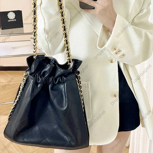 genuine leather small fragrant wind lingge chain drawstring strap mouth water bucket bag fashion handle one shoulder bag tide
genuine leather small fragrant wind lingge chain drawstring strap mouth water bucket bag fashion handle one shoulder bag tide
