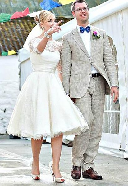 2023 vintage short wedding dresses lace scoop neckline bow sash a-line 3/4 long sleeve tea length bridal gowns custom made, White
2023 vintage short wedding dresses lace scoop neckline bow sash a-line 3/4 long sleeve tea length bridal gowns custom made, White