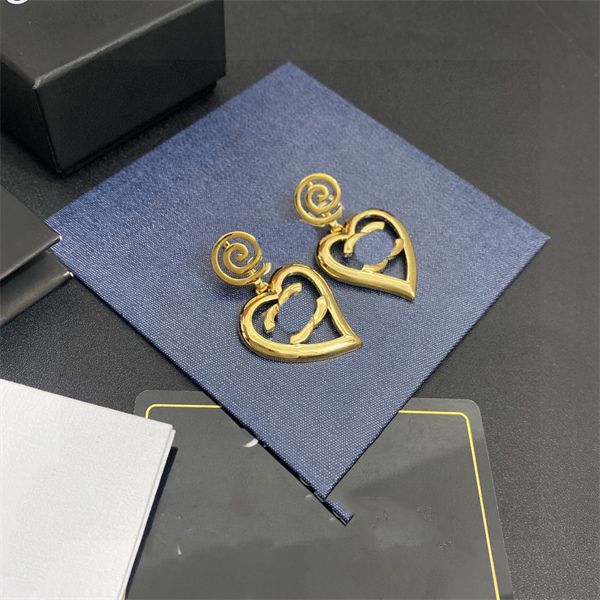latest earrings ccity designer luxury stud women jewelry gold earring high-qualit heart-shaped woman ear ohrring 3234, Golden;silver
latest earrings ccity designer luxury stud women jewelry gold earring high-qualit heart-shaped woman ear ohrring 3234, Golden;silver
