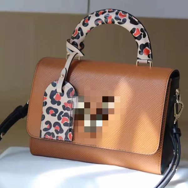 2023the latest leather v-button water ripple retro woven handbag fashion all-in-one shoulder bag high-end atmospheric crossbody bag
2023the latest leather v-button water ripple retro woven handbag fashion all-in-one shoulder bag high-end atmospheric crossbody bag