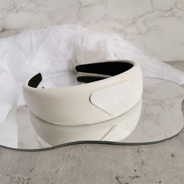 luxury designer sponge headbands hair bands for women girl brand elastic letter p headband sports fitness headband head wrap hair accessorie, Silver
luxury designer sponge headbands hair bands for women girl brand elastic letter p headband sports fitness headband head wrap hair accessorie, Silver