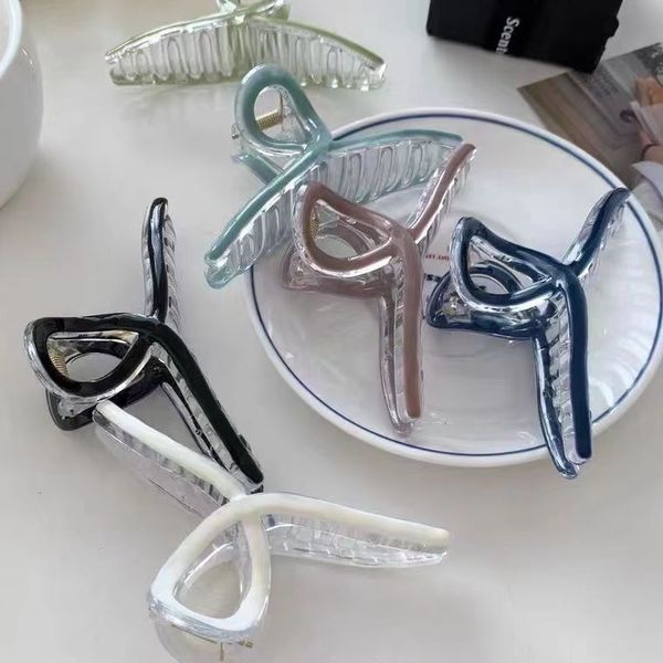 simple style hairpin women's back of head bun large grab shark clip temperament hair multi bath hairpin hair accessories, Black;brown
simple style hairpin women's back of head bun large grab shark clip temperament hair multi bath hairpin hair accessories, Black;brown