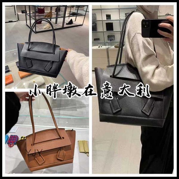 tote luxury bag bottegas bvs italian bot tega arco women's bag coarse weave wings handheld shoulder bag
tote luxury bag bottegas bvs italian bot tega arco women's bag coarse weave wings handheld shoulder bag