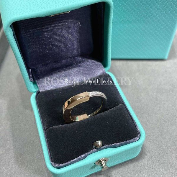 famous brand 18k rose gold inlaid diamond ring finger v lock light luxury and minority style index tiffay gifts to girlfriend, Golden;silver
famous brand 18k rose gold inlaid diamond ring finger v lock light luxury and minority style index tiffay gifts to girlfriend, Golden;silver