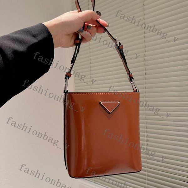designer bucket bag women fashion one shoulder back panier saffiano leather lady cross body handbag fashion shoulder bags
designer bucket bag women fashion one shoulder back panier saffiano leather lady cross body handbag fashion shoulder bags
