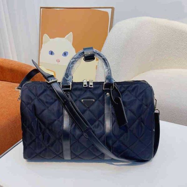 lady diamond grid triangle duffle bag quality designer bag large capacity travel bags outdoor polyester luggage pouch prabag stripes letter
lady diamond grid triangle duffle bag quality designer bag large capacity travel bags outdoor polyester luggage pouch prabag stripes letter
