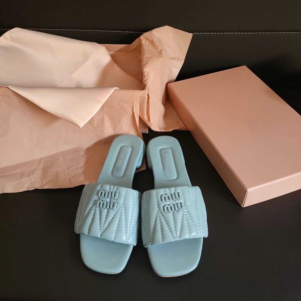 2023 mius beach shoes women slide designer sandals new slippers for women's summer outwear leisure vacation square flat bottom v0cg
2023 mius beach shoes women slide designer sandals new slippers for women's summer outwear leisure vacation square flat bottom v0cg