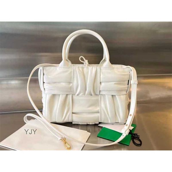 tote luxury bag bottegas bvs bag small arco tote tote bag woven pleated handheld one shoulder crossbody bag women's bag
tote luxury bag bottegas bvs bag small arco tote tote bag woven pleated handheld one shoulder crossbody bag women's bag