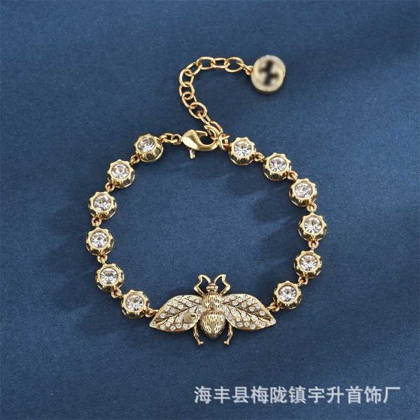 2023 gujia/light luxury edition small and slim classic bee set diamond bracelet/super quality, Black
2023 gujia/light luxury edition small and slim classic bee set diamond bracelet/super quality, Black