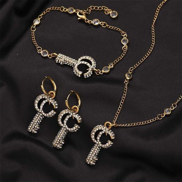 2023 gujia new key fashion old jewelry set women's necklace bracelet g letter earrings, Golden
2023 gujia new key fashion old jewelry set women's necklace bracelet g letter earrings, Golden