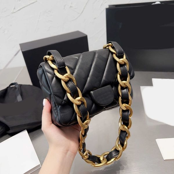 designer shoulder bags women's thick chain luxury handbags fashion flap simple square bag quality leather gold chain mobile phone handb
designer shoulder bags women's thick chain luxury handbags fashion flap simple square bag quality leather gold chain mobile phone handb