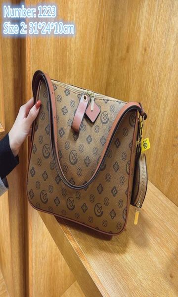 ladies leathers shoulder bags this year039s popular old color bucket bag elegant atmosphere printing retro handbag wearresista3657025
ladies leathers shoulder bags this year039s popular old color bucket bag elegant atmosphere printing retro handbag wearresista3657025