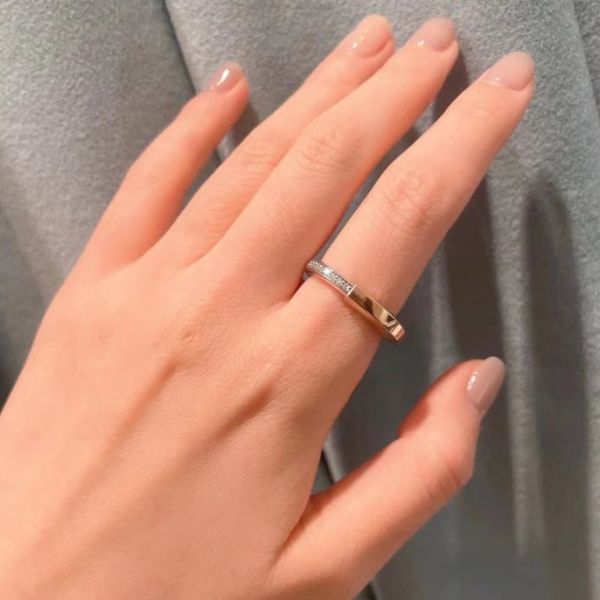 7a luxury half diamond ring fashion designer women's ring jewelry girl valentine's day gift with box, Slivery;golden
7a luxury half diamond ring fashion designer women's ring jewelry girl valentine's day gift with box, Slivery;golden