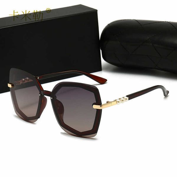wholesale of new women's polarized fashion oval face driving holiday sunglasses 521, White;black
wholesale of new women's polarized fashion oval face driving holiday sunglasses 521, White;black