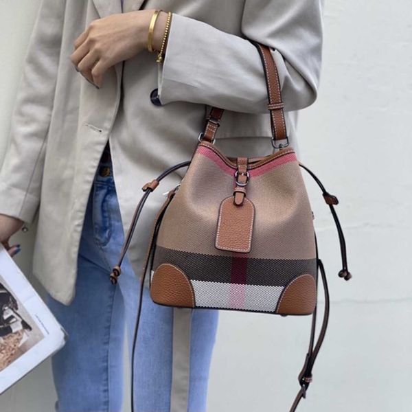 high-grade mesh red leather bucket bag women's fashion new classic checked bag western-style women's bag cowhide messenger bag
high-grade mesh red leather bucket bag women's fashion new classic checked bag western-style women's bag cowhide messenger bag