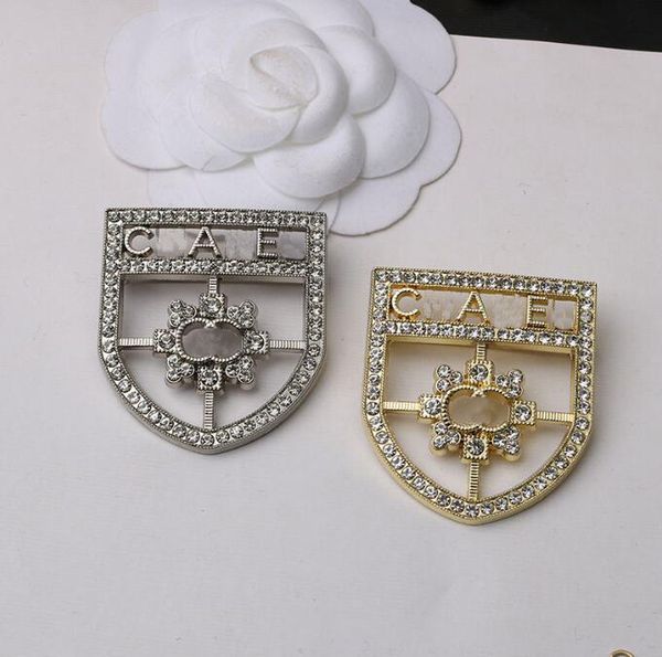 luxury women men designer brand letter brooches 18k gold plated inlay crystal rhinestone jewelry brooch charm pearl pin marry christmas part, Gray 
luxury women men designer brand letter brooches 18k gold plated inlay crystal rhinestone jewelry brooch charm pearl pin marry christmas part, Gray