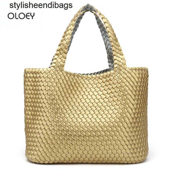 totes oloey new women's handbag double shoulder pu woven double-sided color two purpose large capacity bucket bag stylisheendibags
totes oloey new women's handbag double shoulder pu woven double-sided color two purpose large capacity bucket bag stylisheendibags