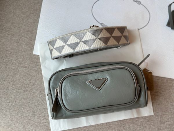 pleated leather triangle snaps bag women designer cameras crossbody purse fashion shoulder bags retro oil wax leather pillow bag with wide c
pleated leather triangle snaps bag women designer cameras crossbody purse fashion shoulder bags retro oil wax leather pillow bag with wide c