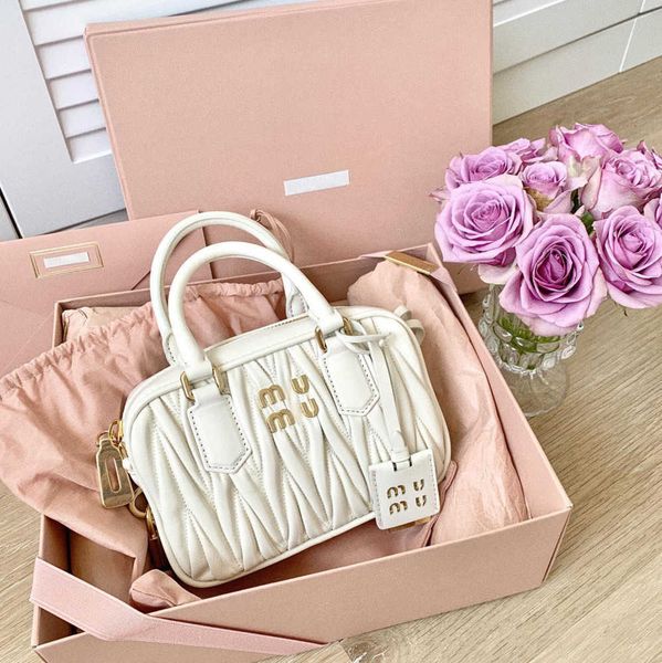 miui handle shoulder bag miu matelasse bowling handbags purses womens mens designer wallets crossbody square genuine leather tote clutch fre
miui handle shoulder bag miu matelasse bowling handbags purses womens mens designer wallets crossbody square genuine leather tote clutch fre
