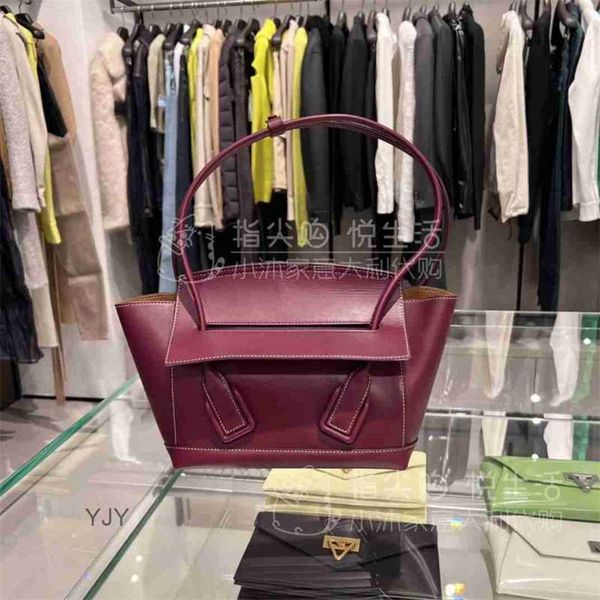 tote luxury bag bottegas bvs women's bag arco series shoulder bag medium bottom 22 opening 33 height 17
tote luxury bag bottegas bvs women's bag arco series shoulder bag medium bottom 22 opening 33 height 17