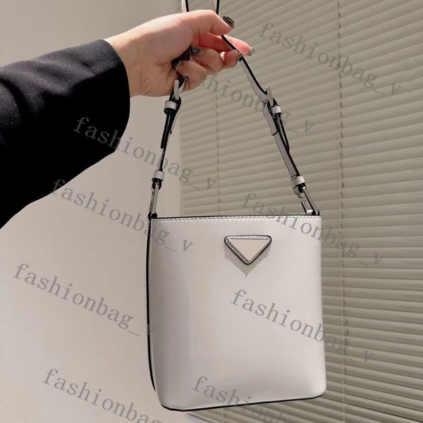 designer bucket bag women fashion one shoulder back panier saffiano leather luxury fashion shoulder bags lady cross body handbag
designer bucket bag women fashion one shoulder back panier saffiano leather luxury fashion shoulder bags lady cross body handbag