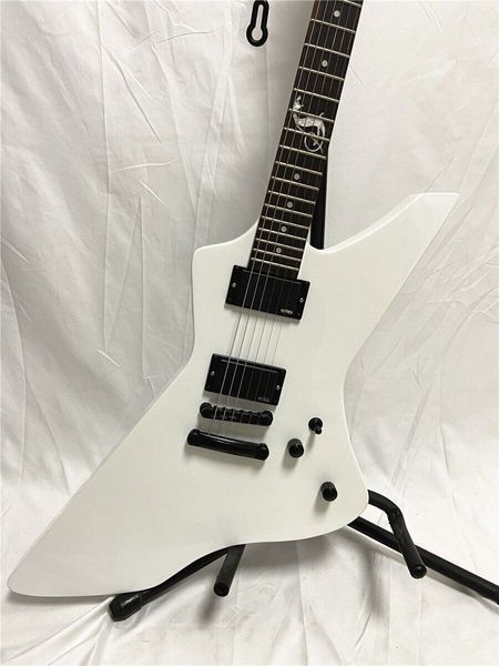 custom shaped special white electric guitar rosewood fingerboard enclosed pickup
custom shaped special white electric guitar rosewood fingerboard enclosed pickup