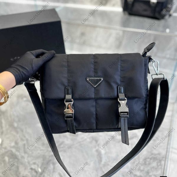 bag p family nylon postman bag waterproof cloth men's and women's parachute flap single shoulder oblique straddle bag
bag p family nylon postman bag waterproof cloth men's and women's parachute flap single shoulder oblique straddle bag