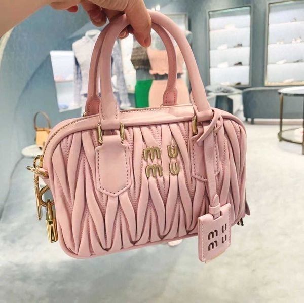 miu bag handle miui shoulder bag miu matelasse bowling handbags purses womens mens designer wallets crossbody square genuine leather foreign
miu bag handle miui shoulder bag miu matelasse bowling handbags purses womens mens designer wallets crossbody square genuine leather foreign