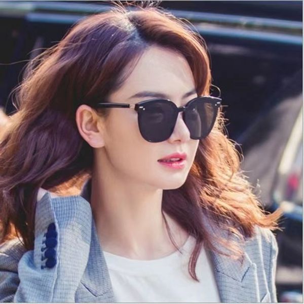 new sunglasses, female celebrity qi wei, same style large frame polarized sunglasses, men's fashionable big face, slimming trend glasse, White;black
new sunglasses, female celebrity qi wei, same style large frame polarized sunglasses, men's fashionable big face, slimming trend glasse, White;black